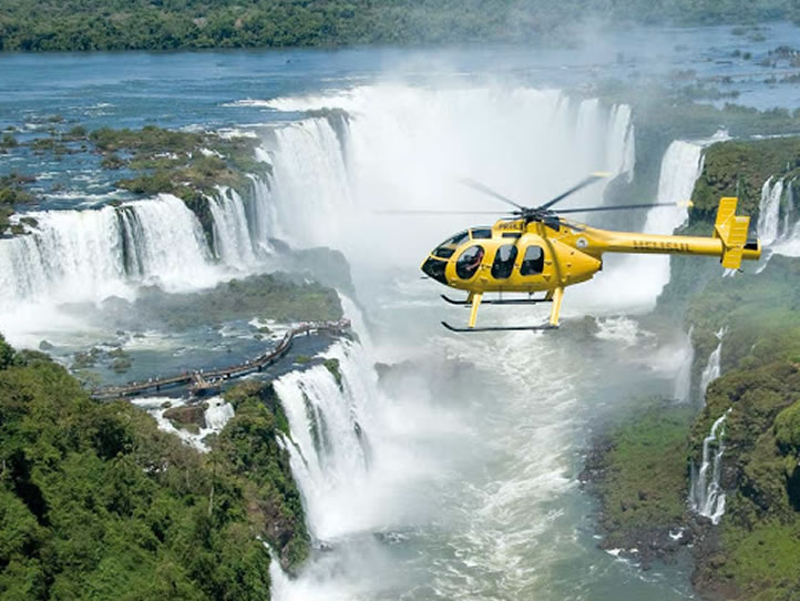 IGR - Cataratas del lado brasilero + Parque Aves +
Sobrevuelo en helicóptero + Museo de cera +
Mundo Maravilla + Parque de dinosaurios + Bar de hielo + Parque municipal + Mini City tour